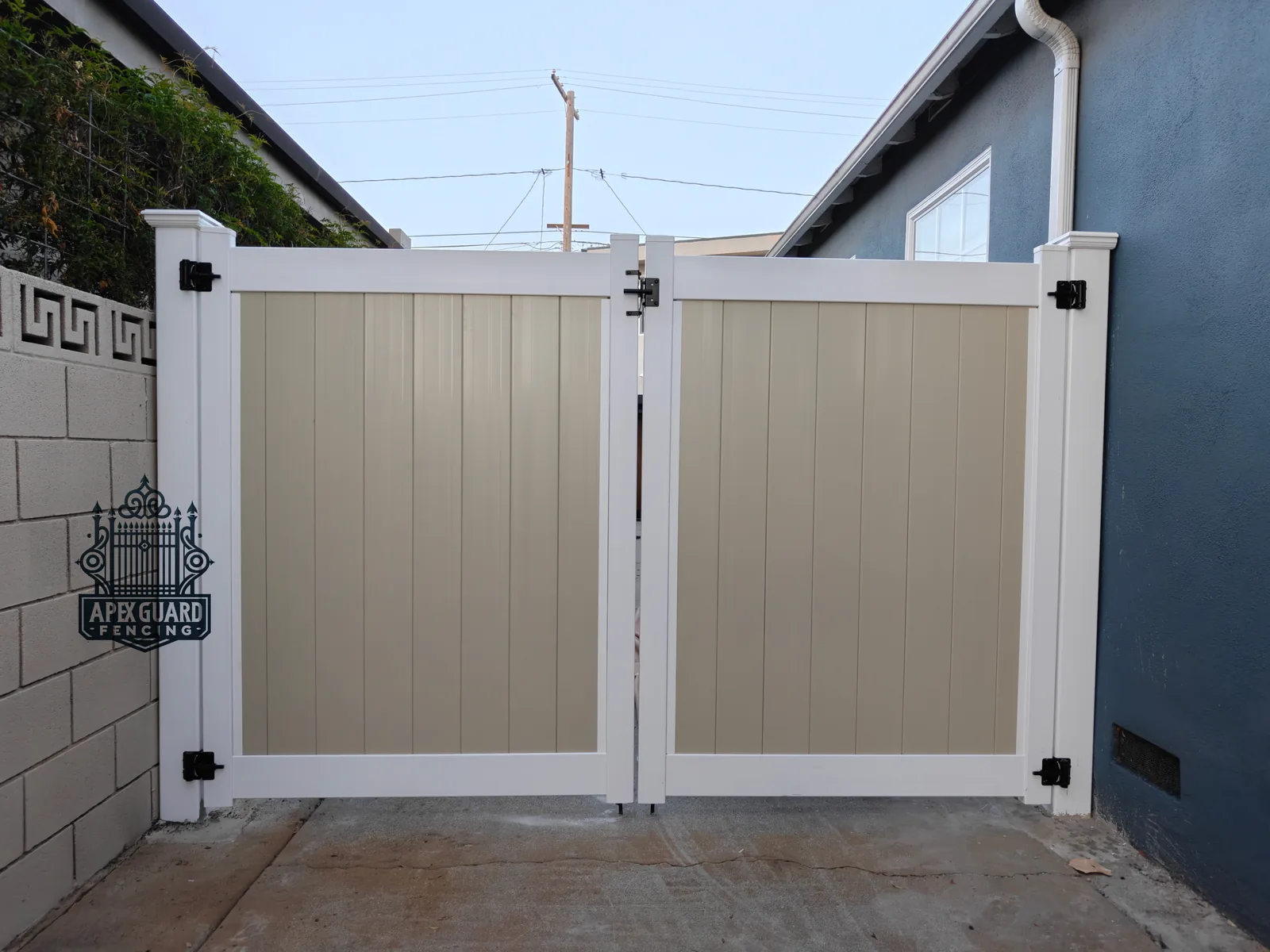 Tan vinyl drive gate installed by Apexguard Fence in Walnut, CA